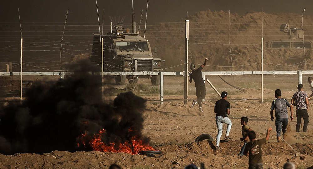Người Palestine đụng độ với quân đội Israel. Ảnh: AFP