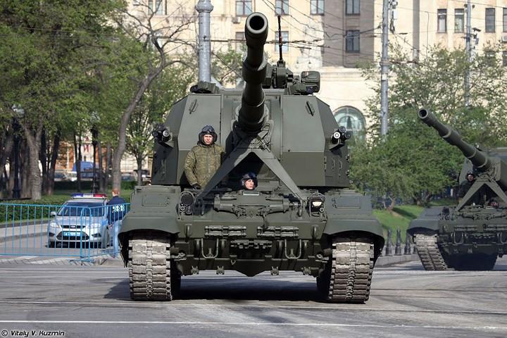 Pháo tự hành 2S35 Koalitsiya-SV có trọng tải 48 tấn, tốc độ hành trình 65km/h. Ảnh: strategic-bureau.