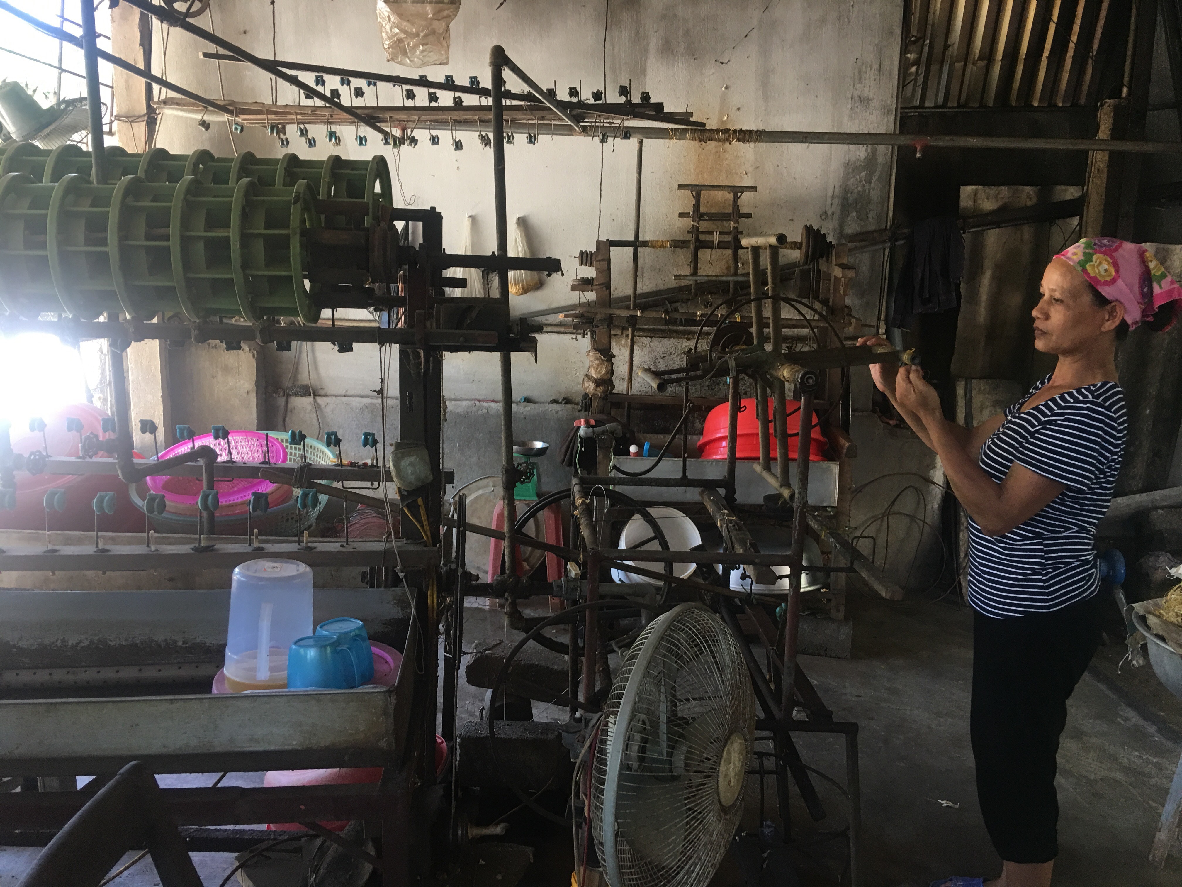 3.Xưởng ươm tơ không còn rộn rã như ngày nào, nay đã dừng hoạt động