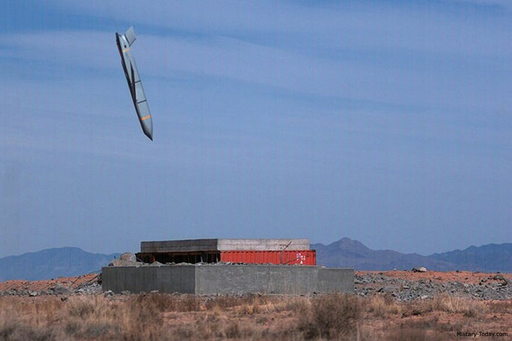 Máy bay ném bom B-1 có thể mang được tới 24 tên lửa AGM-158 JASSM. Ảnh: Military-Today