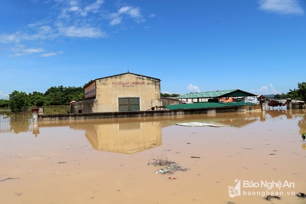 Hôm qua (20/8), lũ dâng nhanh trong nắng nóng gây ngập nhiều vùng ở Thanh Chương. Ảnh tư liệu: Huy Thư