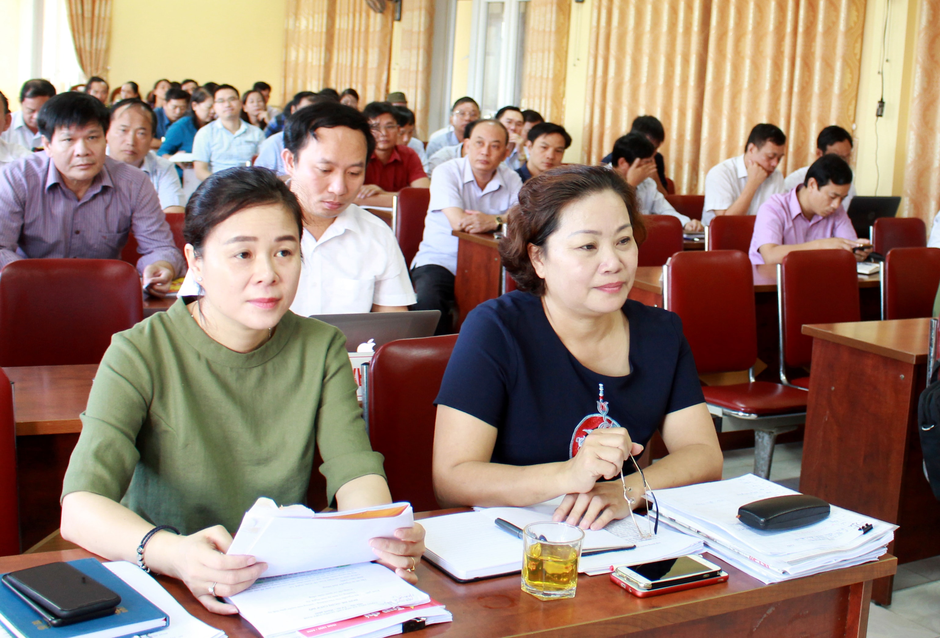 Dự hội nghị có đồng chí Nguyễn Thị Thu Hường – Ủy viên Ban Thường vụ, Trưởng ban Tuyên giáo Tỉnh ủy; các báo cáo viên Tỉnh ủy, Ban Tuyên giáo các Đảng ủy trực thuộc, MTTQ và các đoàn thể cấp tỉnh, các huyện, thành thị ủy và Trung tâm bồi dưỡng chính trị. Ảnh: Phương Thúy