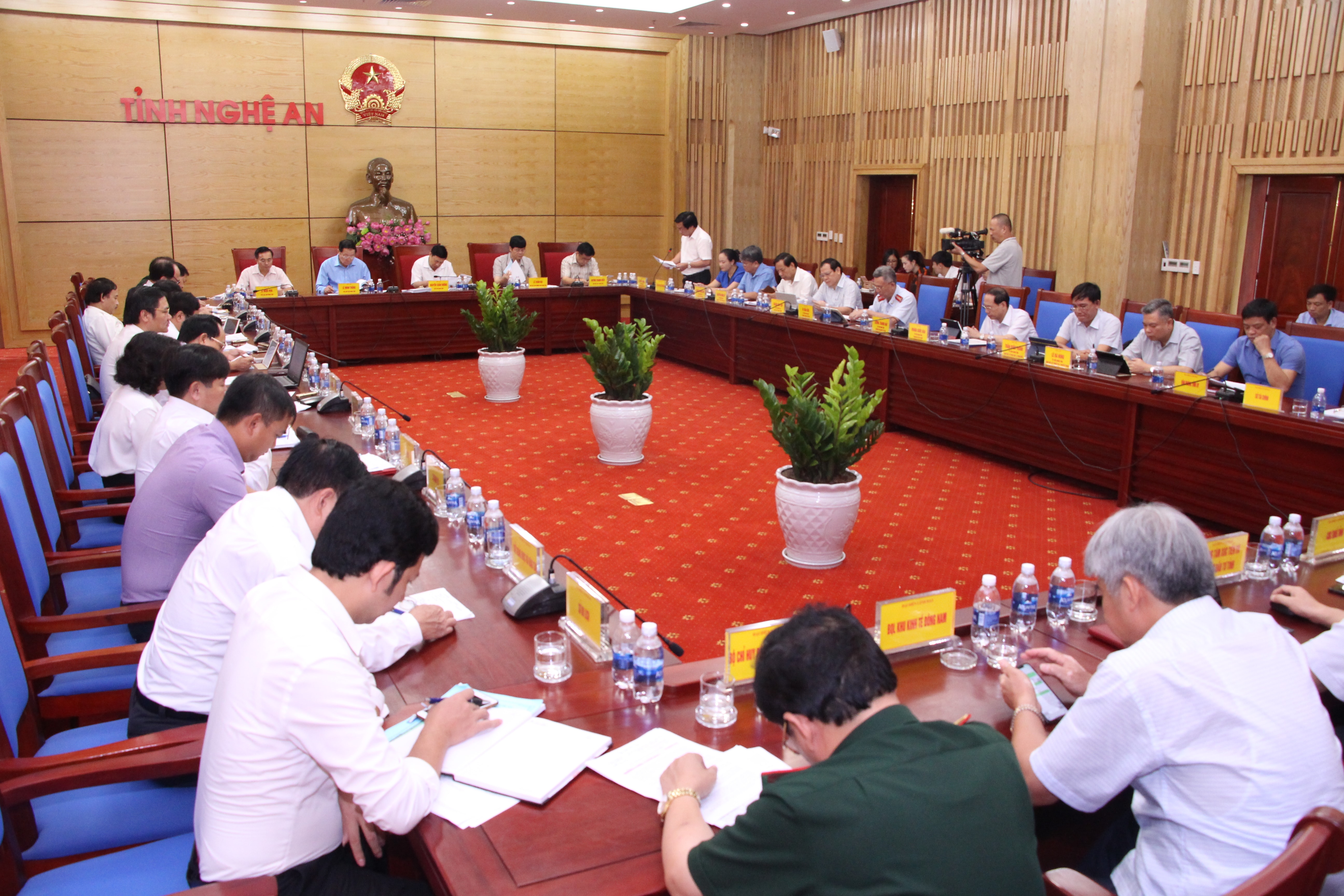 Quang cảnh cuộc họp. Ảnh: Đào Tuấn