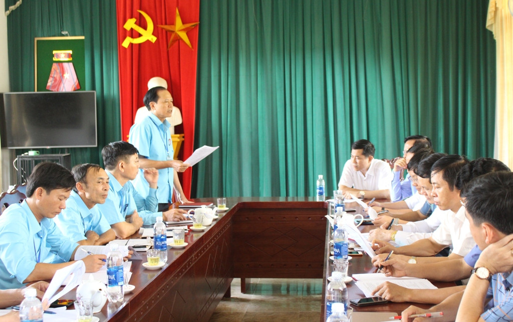 Đoàn cán bộ quy hoạch Ủy viên Ban chấp hành Đảng bộ tỉnh làm việc tại xã Ngọc Sơn. Ảnh: Việt Hùng