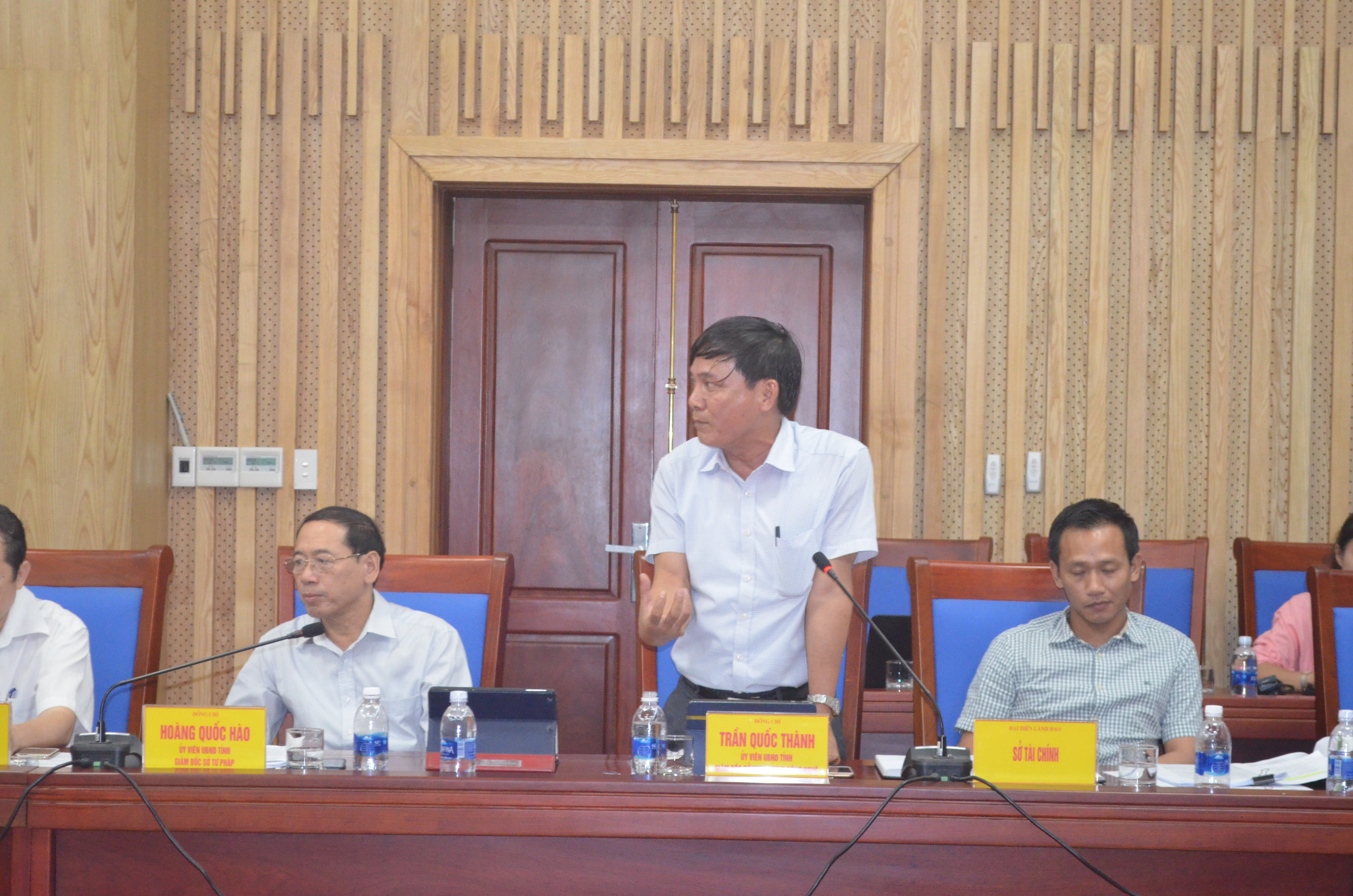 Giám đốc Sở KH&CN Trần Quốc Thành tham gia ý kiến một số nội dung sửa đổi, bổ sung Quyết định số 58. Ảnh Nhật Lân. 