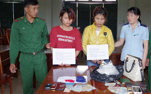 Hai đối tượng Trang, Thao bị bắt giữ.