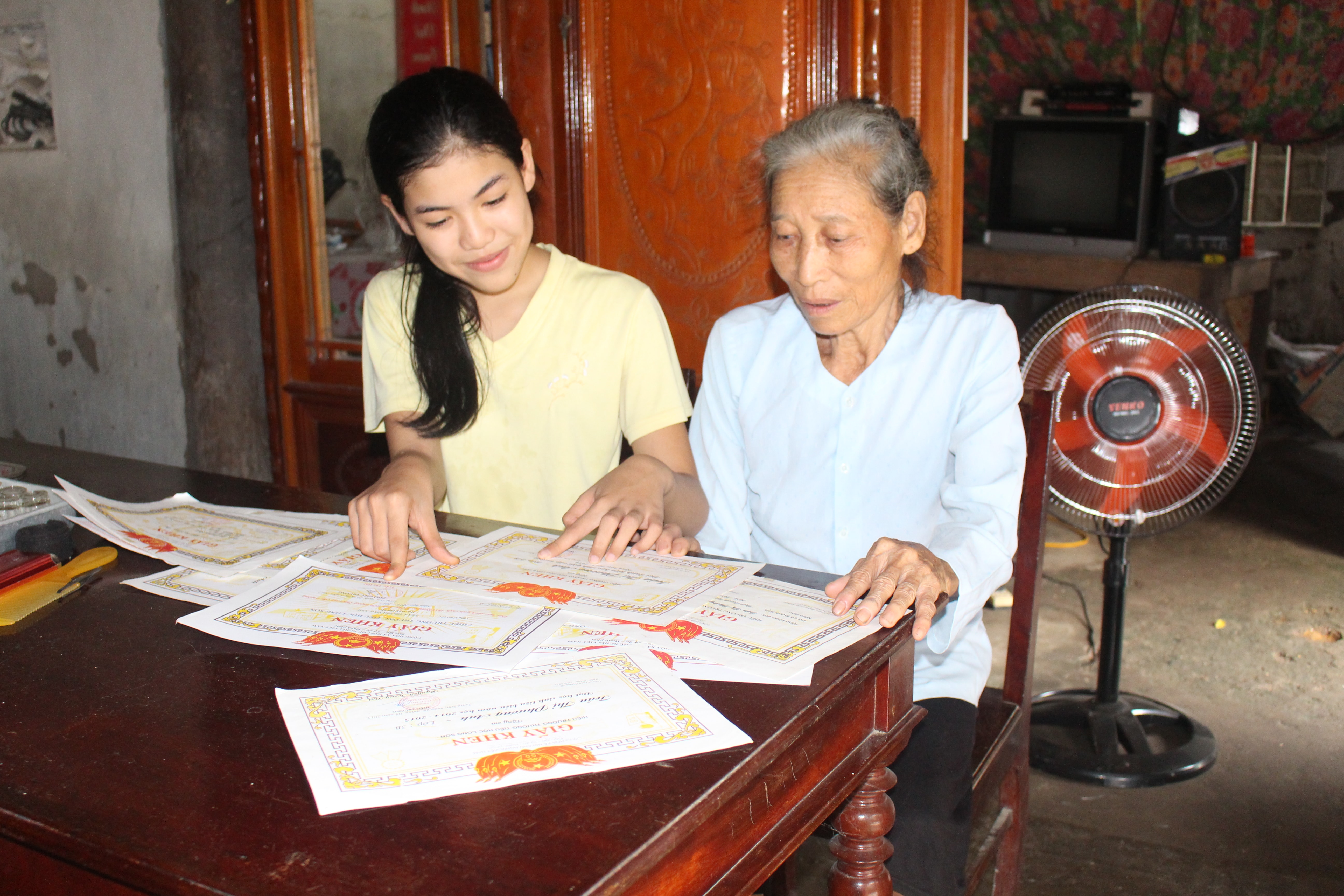 Phương Anh luôn là cô bé ngoan, rất chăm học và đạt nhiều thành tích cao trong học tập. Ảnh Thái Hiền