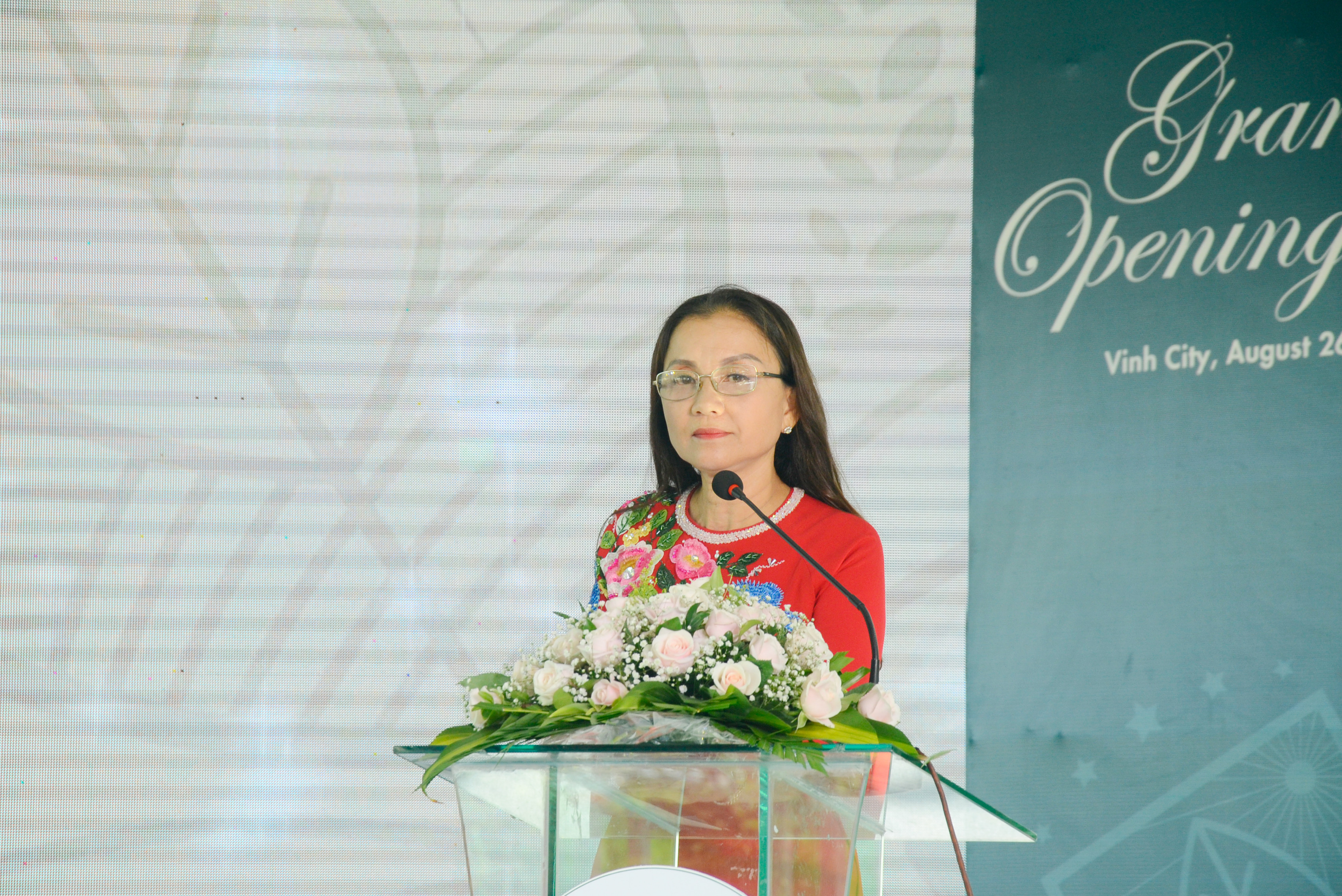 Bà Nguyễn Thị Châu Loan- Chủ tịch Hội đồng quản trị Trường mần non Học viện Không gian xanh phát biểu tại buổi lễ. Ảnh Thanh Lê