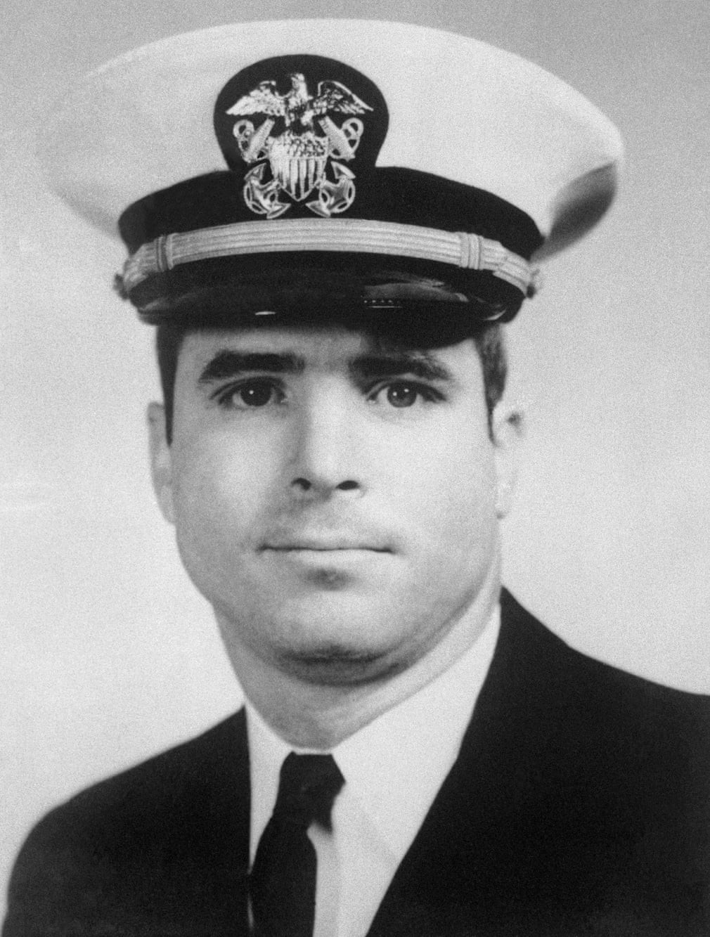 Chân dung John S McCain III trong đồng phục hải quân những năm 1960. Ảnh: Bettmann Archive