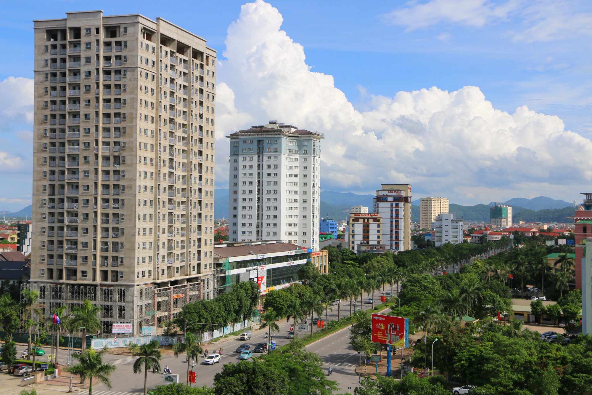Tòa nhà Chung cư Trung Đô Tower CT 21 do Công ty CP Trung Đô đầu tư và xây lắp sắp hoàn thành đưa vào sử dụng sẽ là Trụ sở Công ty Trung Đô trong nay mai. Ảnh: Nguyễn Hải