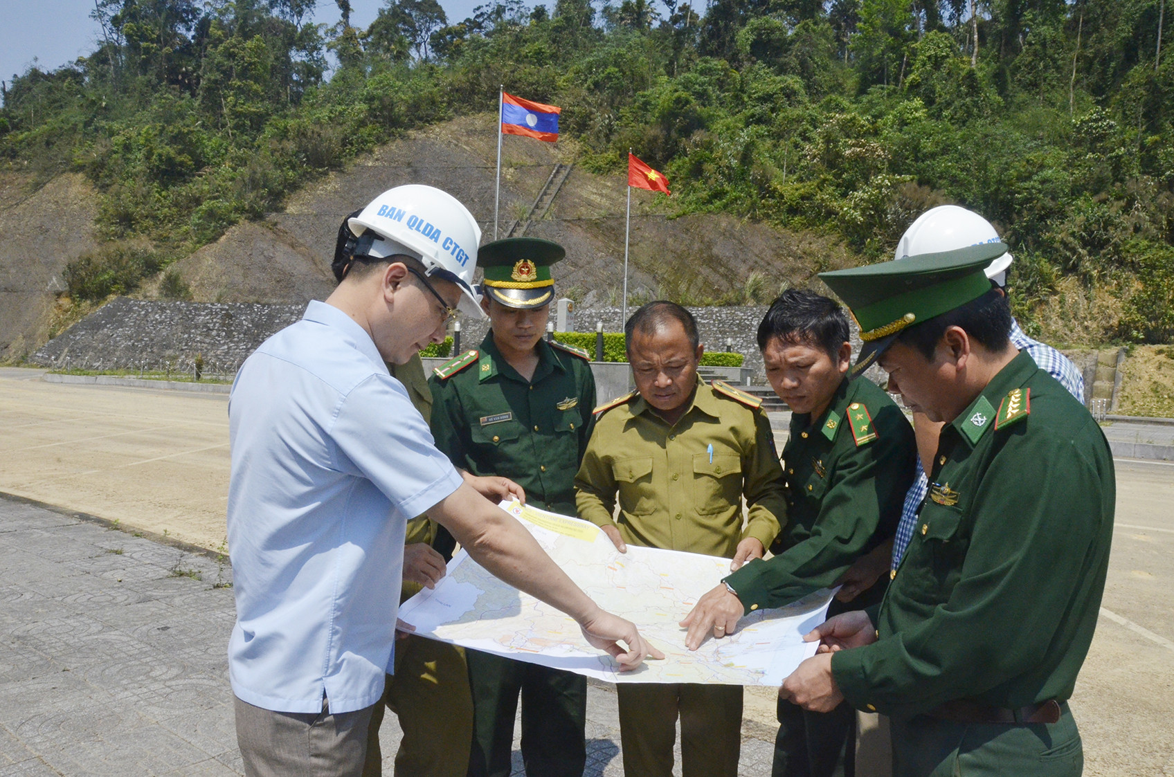 Cán bộ