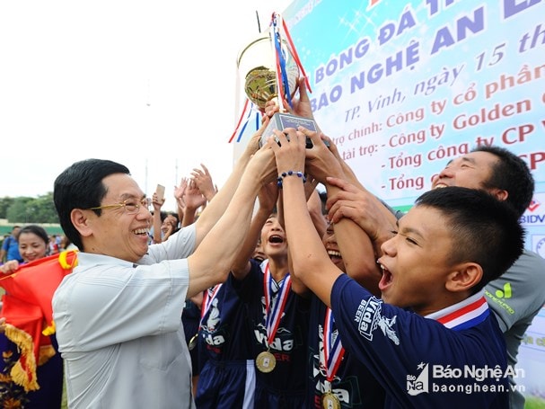 Các chuyên gia bóng đá cho rằng, việc tuyển chọn cầu thù ở Việt Nam diễn ra quá sớm. Ảnh tư liệu