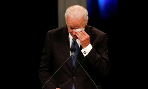 Cựu phó tổng thống Biden đọc điếu văn trong lễ truy điệu cố thượng nghị sĩ McCain ngày 30/8. Ảnh: CBS.