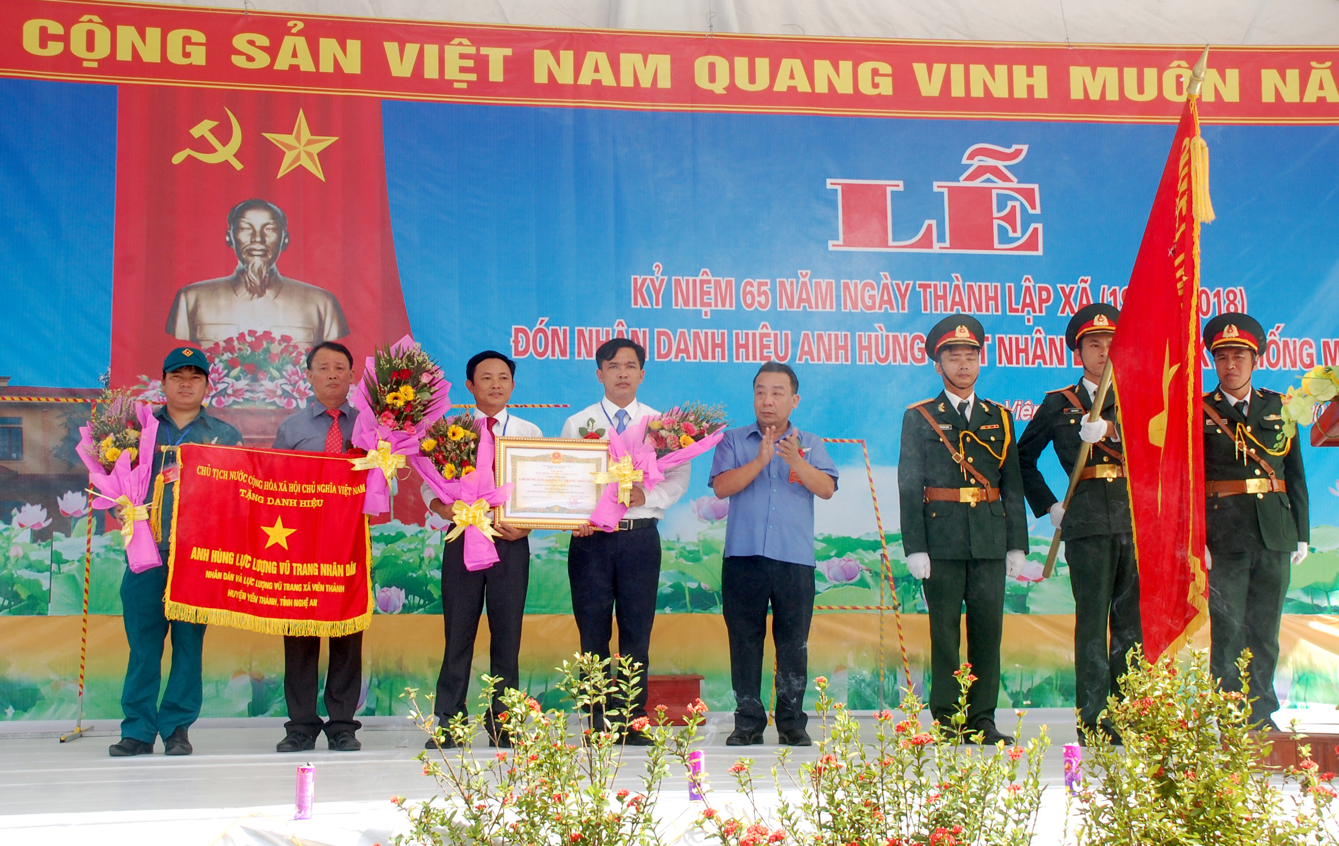 Đảng bộ, chính quyền, nhân dân xã Viên Thành  vinh dự đón nhận danh hiệu Anh hùng lực lượng vũ trang nhân dân