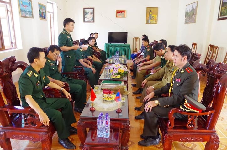 Hai bên trao đổi tình hình tại buổi gặp mặt. Ảnh: Hải Thượng