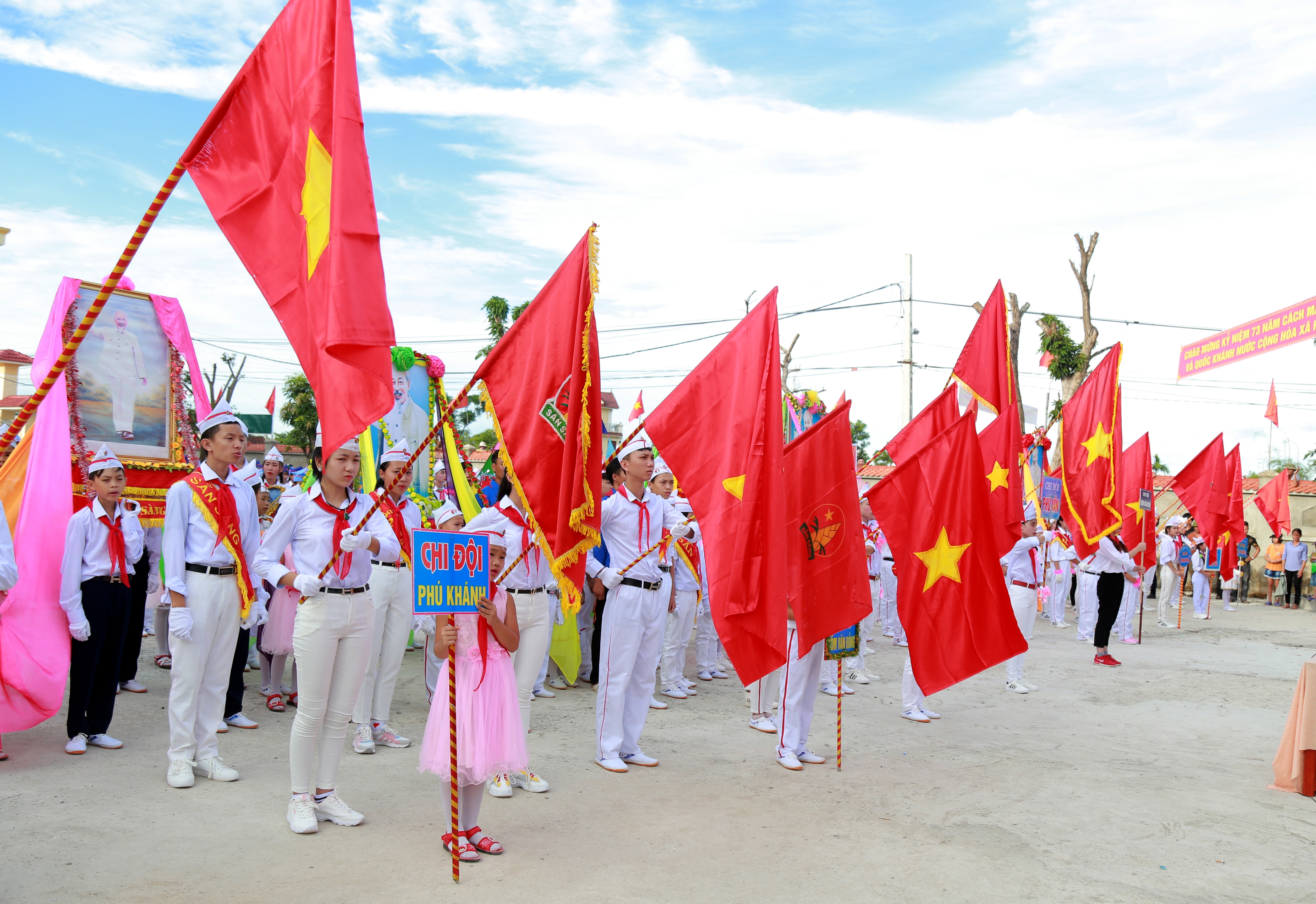 Sôi nổi Hội thi nghi thức đội ở xã Khánh Thành. Ảnh: Anh Tuấn