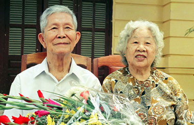 GS Trần Văn Giàu và vợ (5/9/1995). Ảnh: Internet