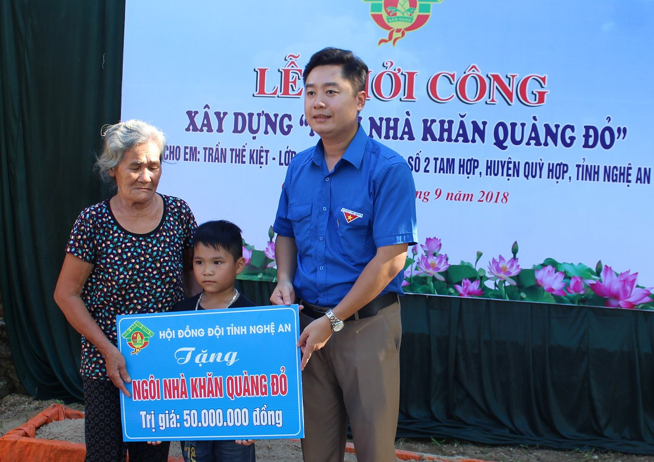 Hội đồng đội tỉnh Nghệ An hỗ trợ 50 triệu đồng xây dựng ngôi nhà khăn quàng đỏ tại Tam Hợp