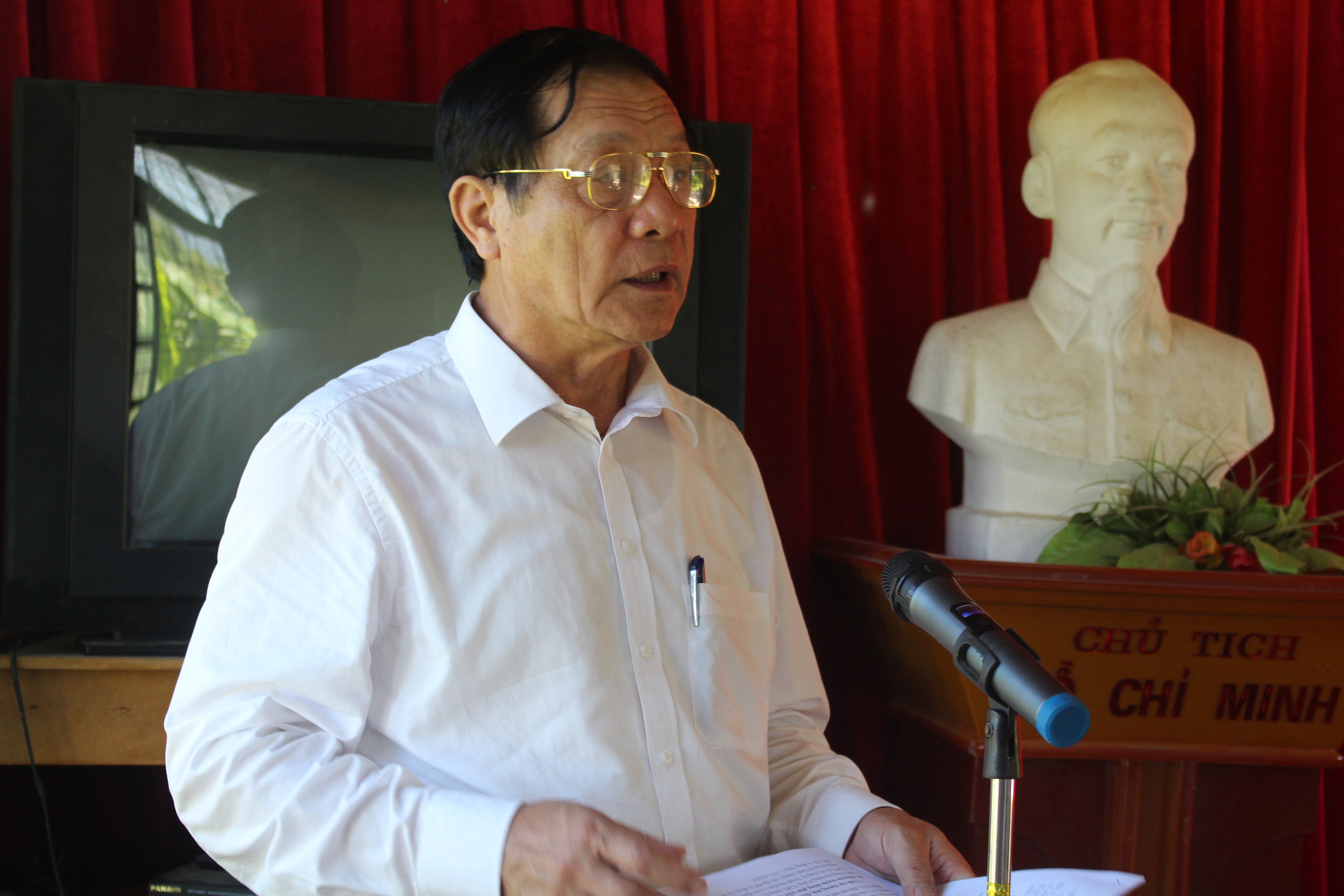 Đồng chí Lê Minh Thông phát biểu tai buổi sinh hoạt. Ảnh: Bá Hậu