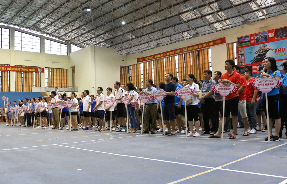 Gần 300 vận động viên từ 21 đoàn trực thuộc dự lễ bế mạc hội thao ngành Thuế 2018. Ảnh: Lâm Tùng