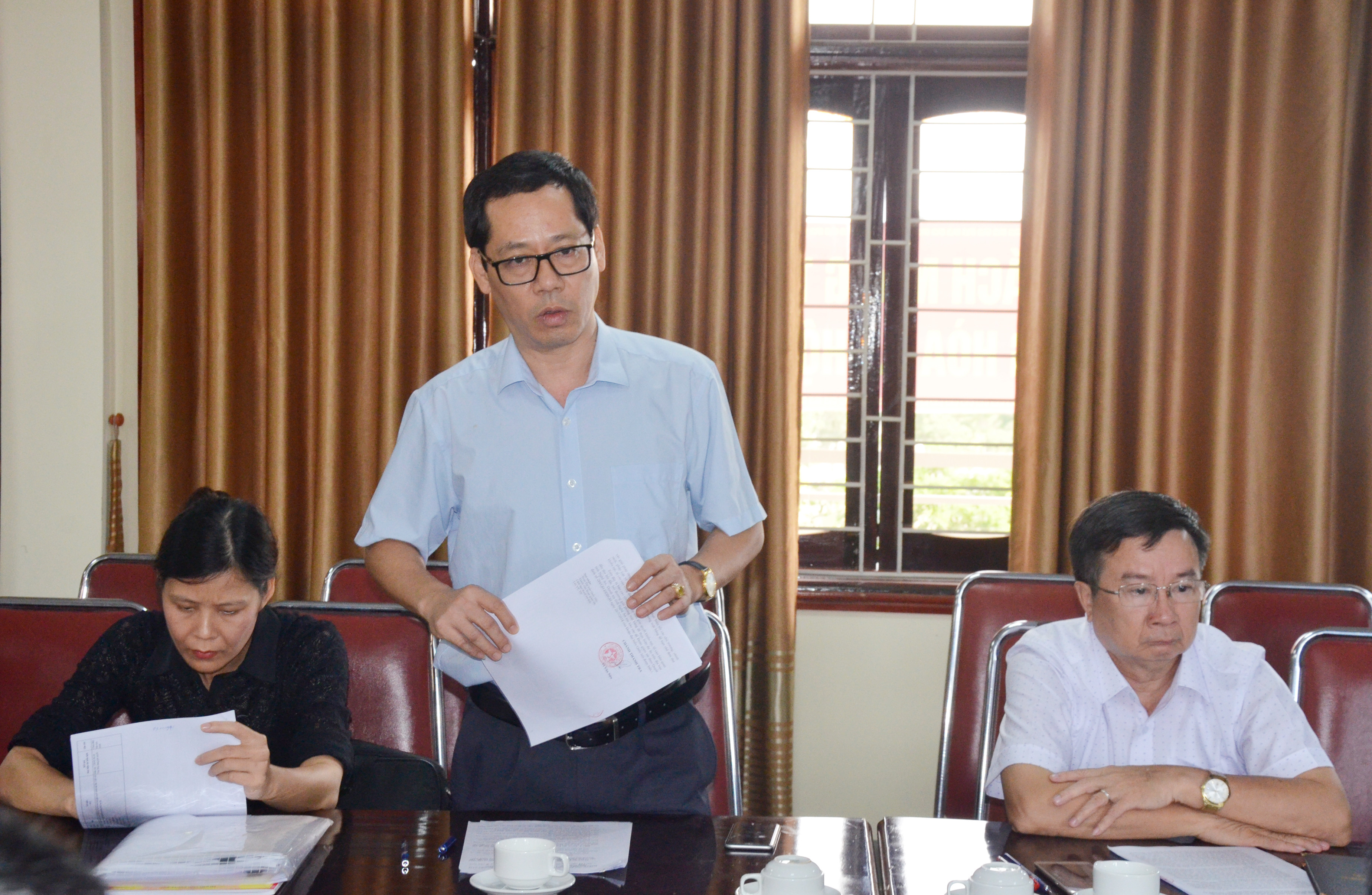Phó Chánh Văn phòng Quốc hội tỉnh Trần Nhật Minh phát biểu tại cuộc làm việc. Ảnh Thanh Lê