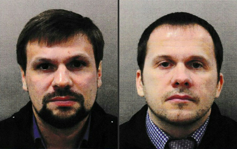 Cảnh sát Anh xác định Boshirov (trái) và Petrov là 2 người đã tìm cách sát hại cựu điệp viên 2 mang người Nga Sergei Skripal cùng con gái Yulia bằng chất độc Novichok hồi tháng 3. Ảnh: AFP