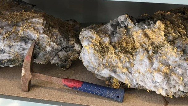 Tảng đá lớn chứa tới 67 kg vàng