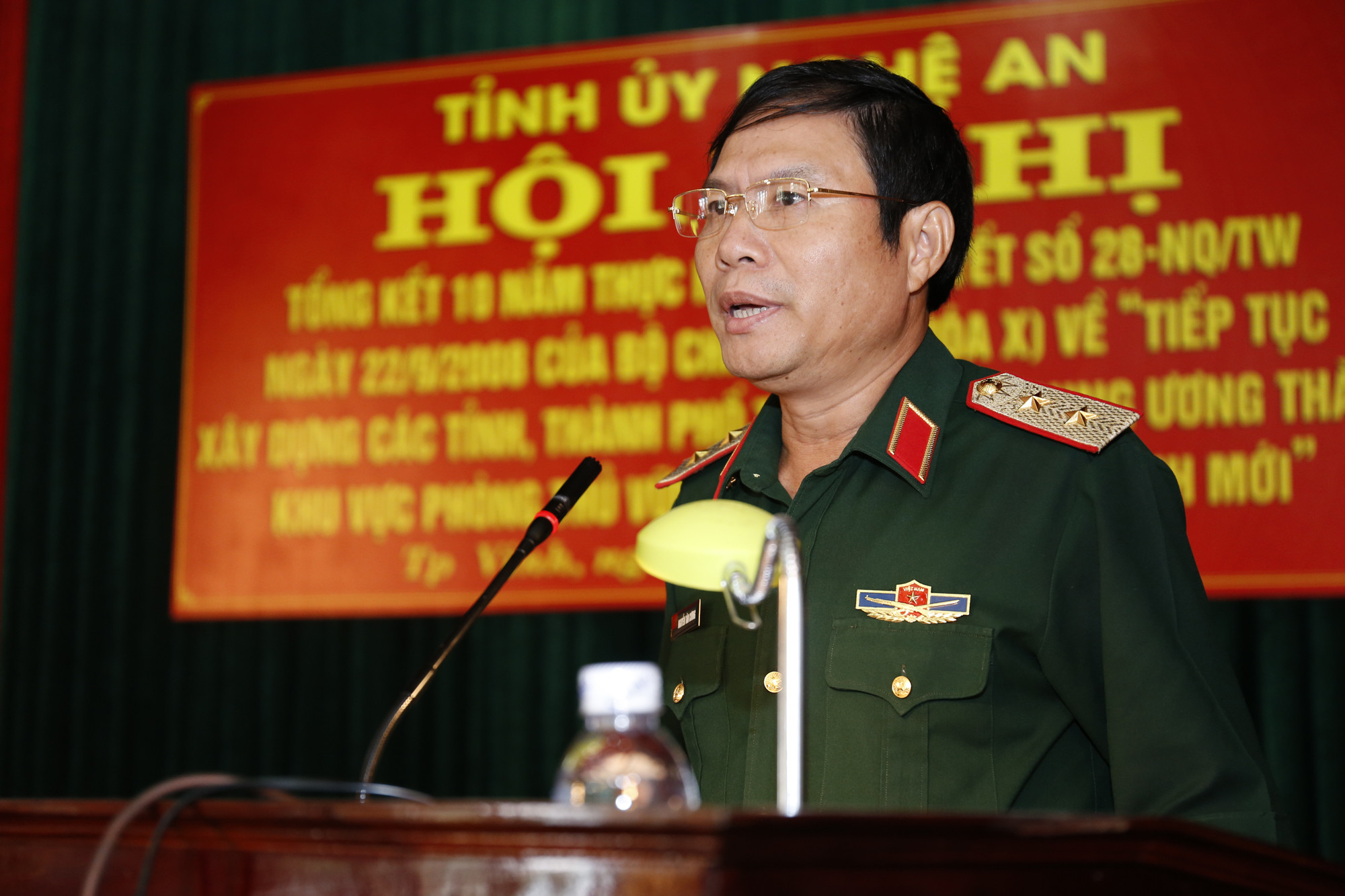 rung Tướng Nguyễn Tân Cương đánh giá: Nghệ An đã thực hiện tốt Nghị quyết 28 của Bộ Chính trị. Ảnh: Đức Anh