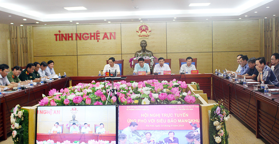 Quang cảnh cuộc họp trực tuyến tại đầu cầu Nghệ An. Ảnh: Phú Hương