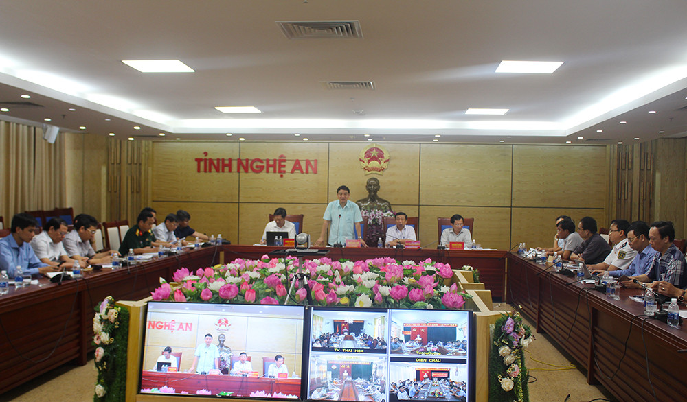Toàn cảnh cuộc họp trực tuyến do UBND tỉnh tổ chức. Ảnh: Phú Hương