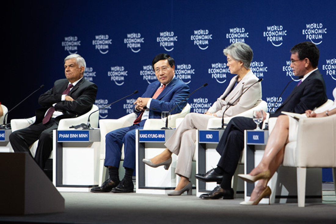 Các đại biểu tại phiên thảo luận về địa chính trị châu Á hôm 13/9. Ảnh: WEF
