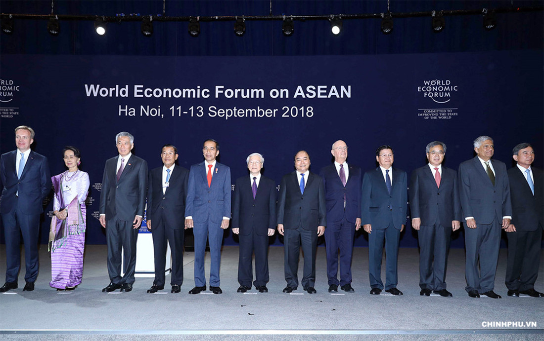 Lãnh đạo các nước ASEAN và khu vực tham dự Hội nghị WEF ASEAN. Ảnh: VGP