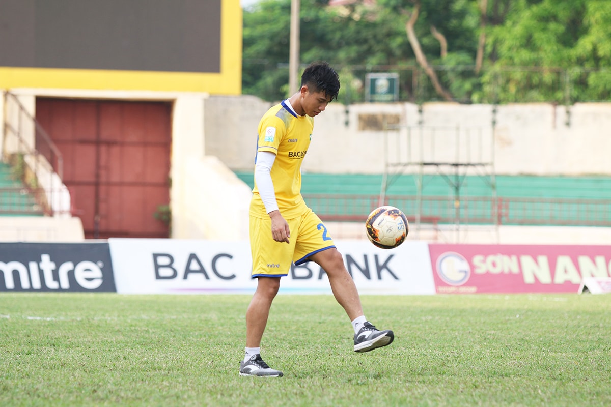 Phan Văn Đức chưa thể ra sân tại vòng 23 V.League. Ảnh: Trung Kiên