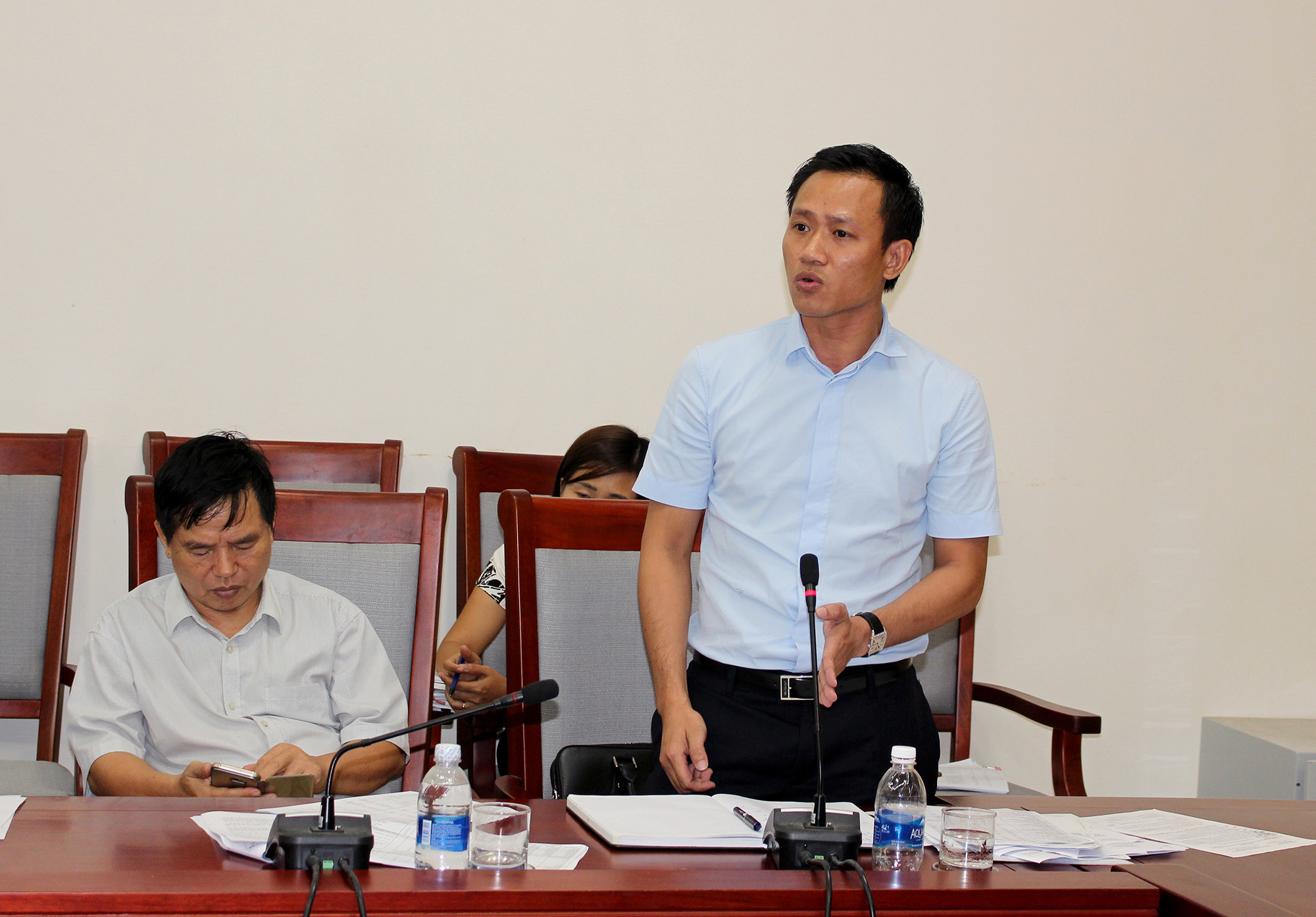 Ông Trần Việt Dũng - Phó Giám đốc Sở Tài chính nêu các căn cứ để đề xuất tăng mức giá nước sạch 
