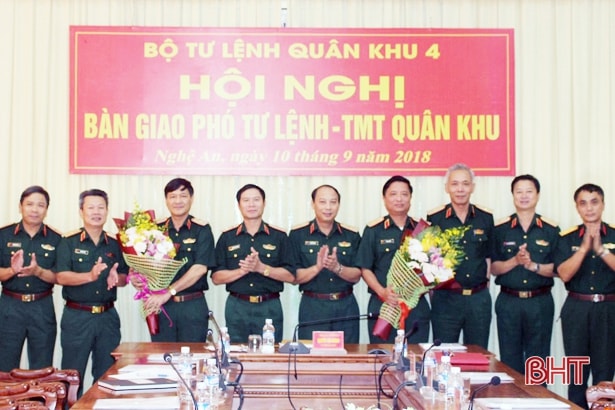 Công bố các quyết định nhân sự Quân khu 4