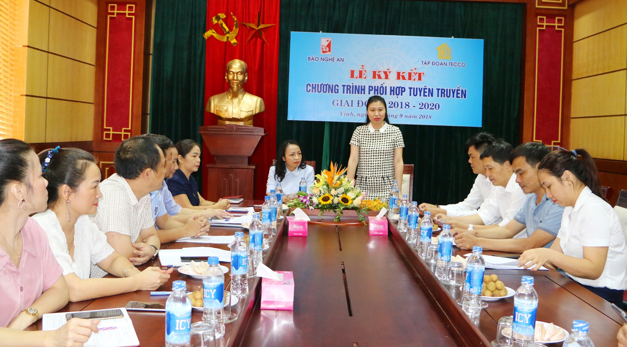 Bà Nguyễn Thị Yến - Quyền Tổng Giám đốc Tập đoàn Tecco phát biểu nêu bật ý nghĩa chương trình phối hợp hoạt động xã hội với Báo Nghệ An. Ảnh: Nguyễn Hải