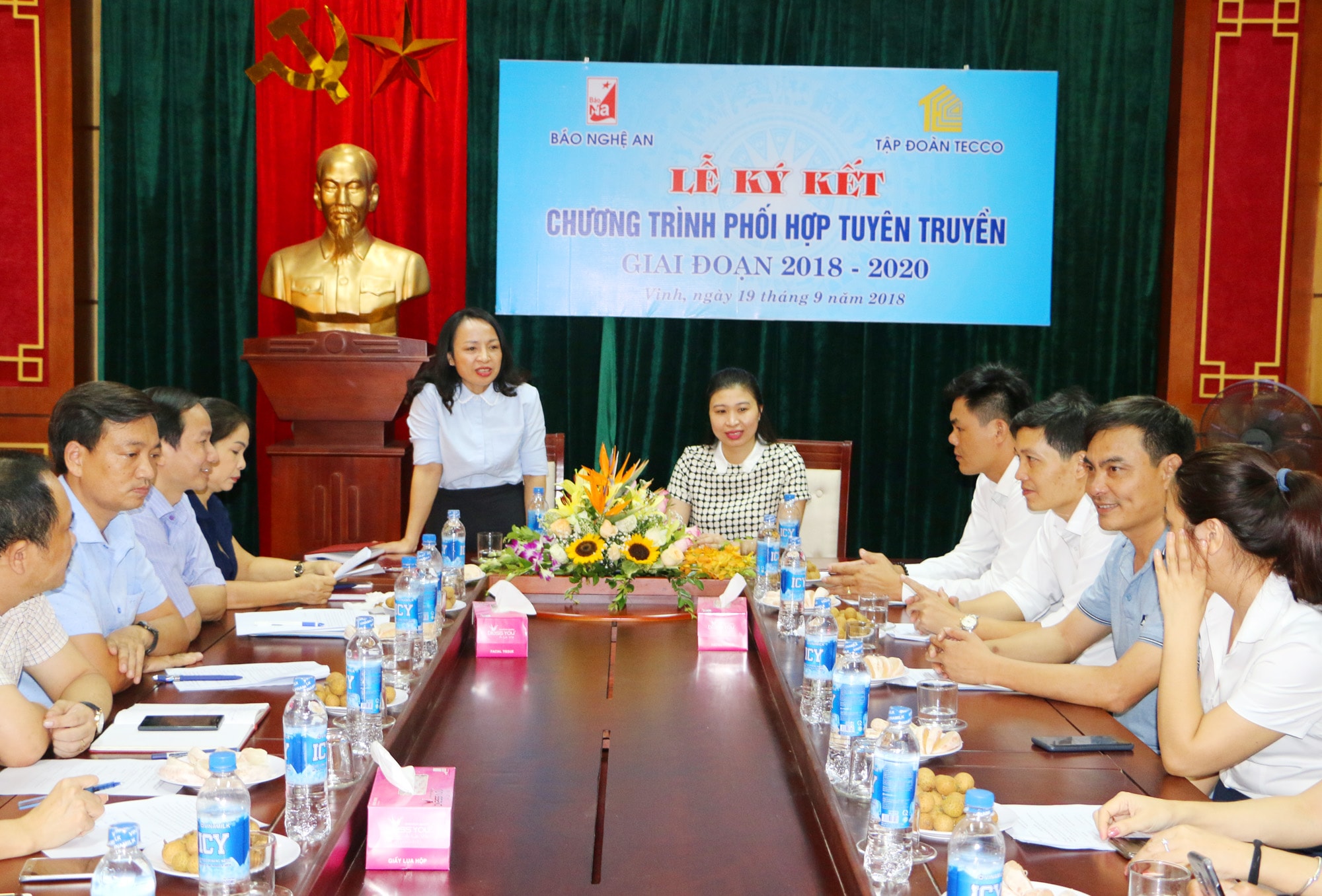 Đồng chí Phạm Thị Hồng Toan- Tổng biên tập Báo Nghệ An phát biểu đánh giá cao kết quả hoạt động phối hợp của Tập đoàn Tecco với Báo Nghệ An. Ảnh: Nguyễn Hải