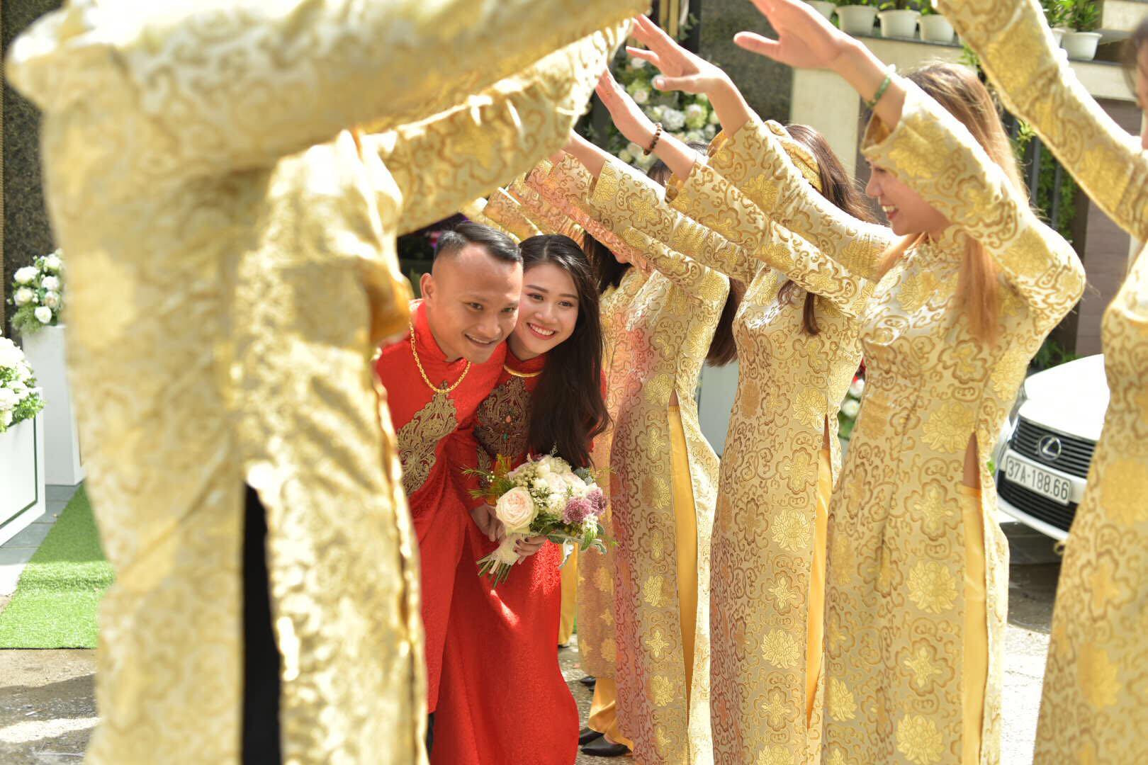 Sau nhiều năm hẹn hò, tuyển thủ Trọng Hoàng và bạn gái Quỳnh Anh mới đi đến quyết định về sống chung một nhà. Lễ cưới của hai người sẽ được tổ chức long trọng tại TP Vinh vào ngày 25/10 tới đây. Ảnh: CTV