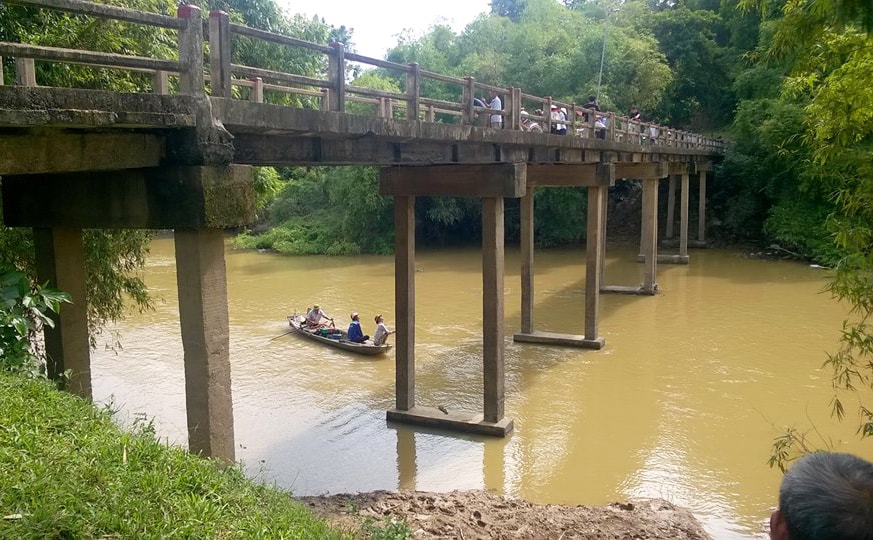 Sau 4 ngày tìm kiếm trên sông vẫn chưa có kết quả. Ảnh: Huy Thư