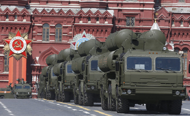 Nga đã triển khai 3 hệ thống tên lửa phòng không S-400 đến Crimea /// Reuters
