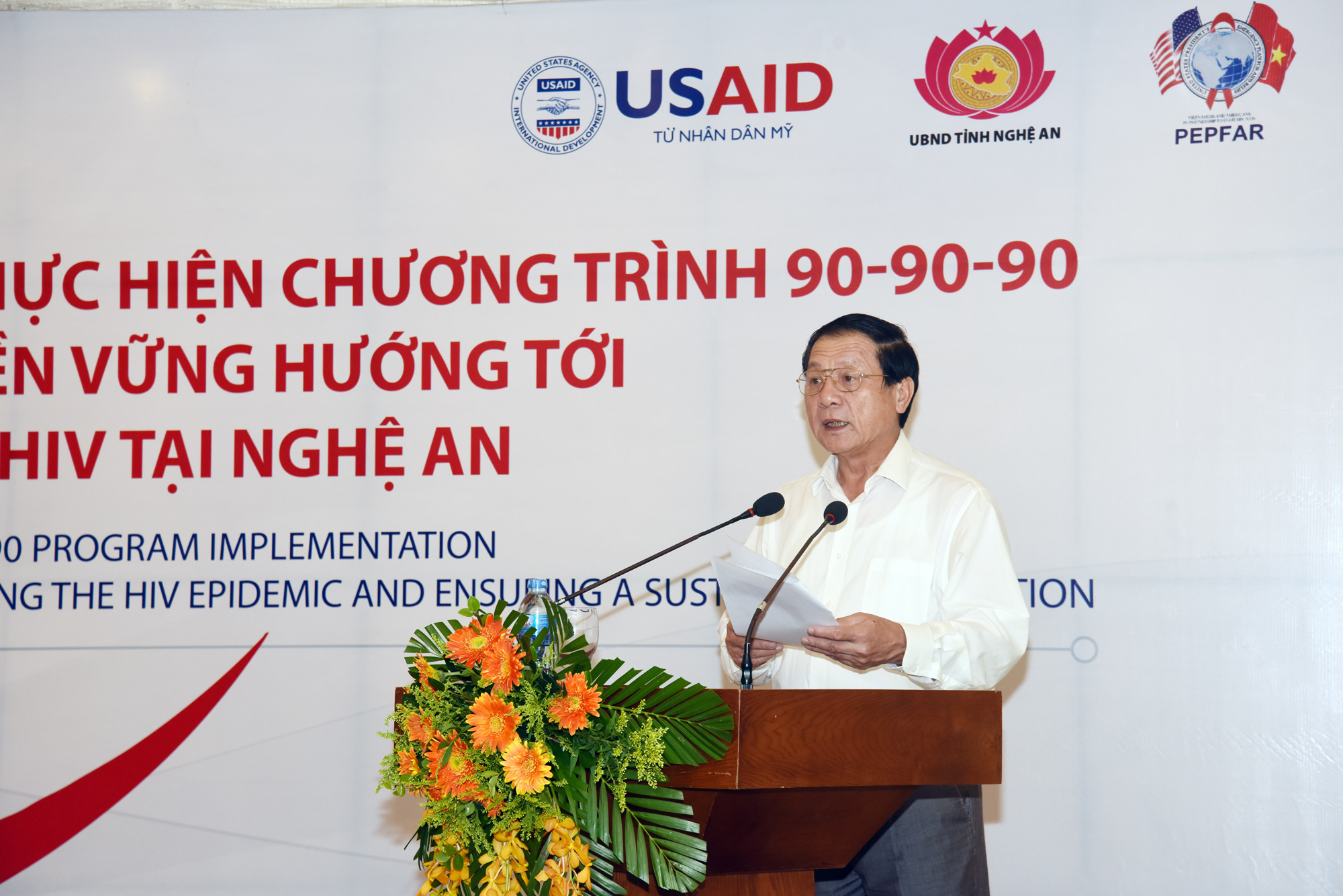 Đồng chí Lê Minh Thông cảm ơn sự quan tâm giúp đỡ của các tổ chức quốc tế đối với tỉnh Nghệ An trong công tác phòng chống HIV/ AIDS. Ảnh: Thành Chung
