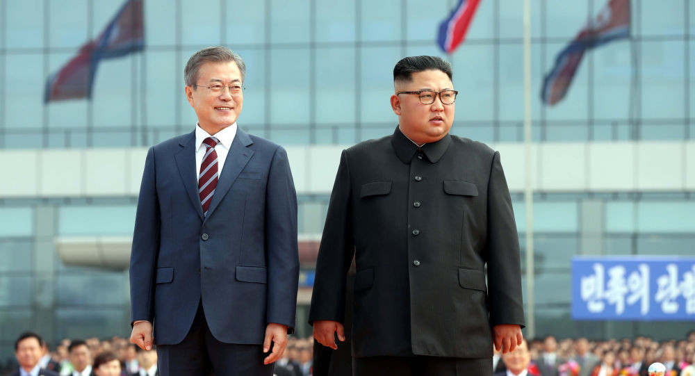 Tổng thống Hàn Quốc Moon Jea-in và nhà lãnh đạo Triều Tiên Kim Jong-un