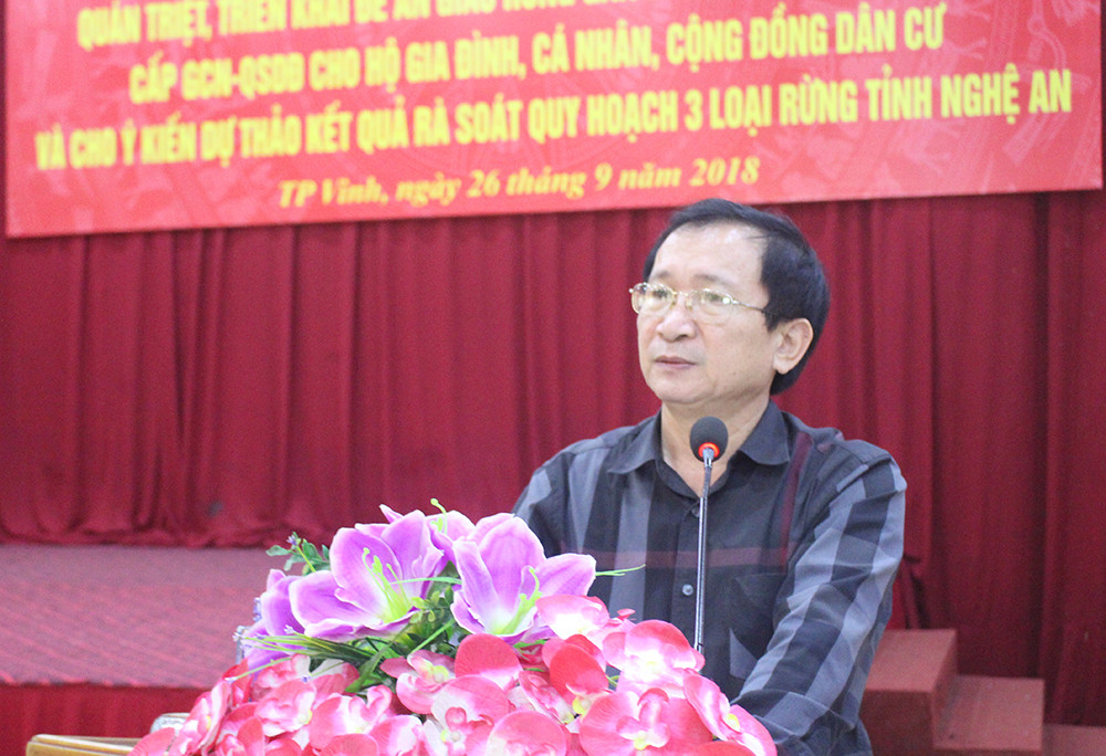 Đồng chí Phó chủ tịch UBND tỉnh Đinh Viết Hồng yêu cầu các ban ngành và địa phương liên quan phối hợp triển khai sớm đề án. Ảnh: Phú Hương