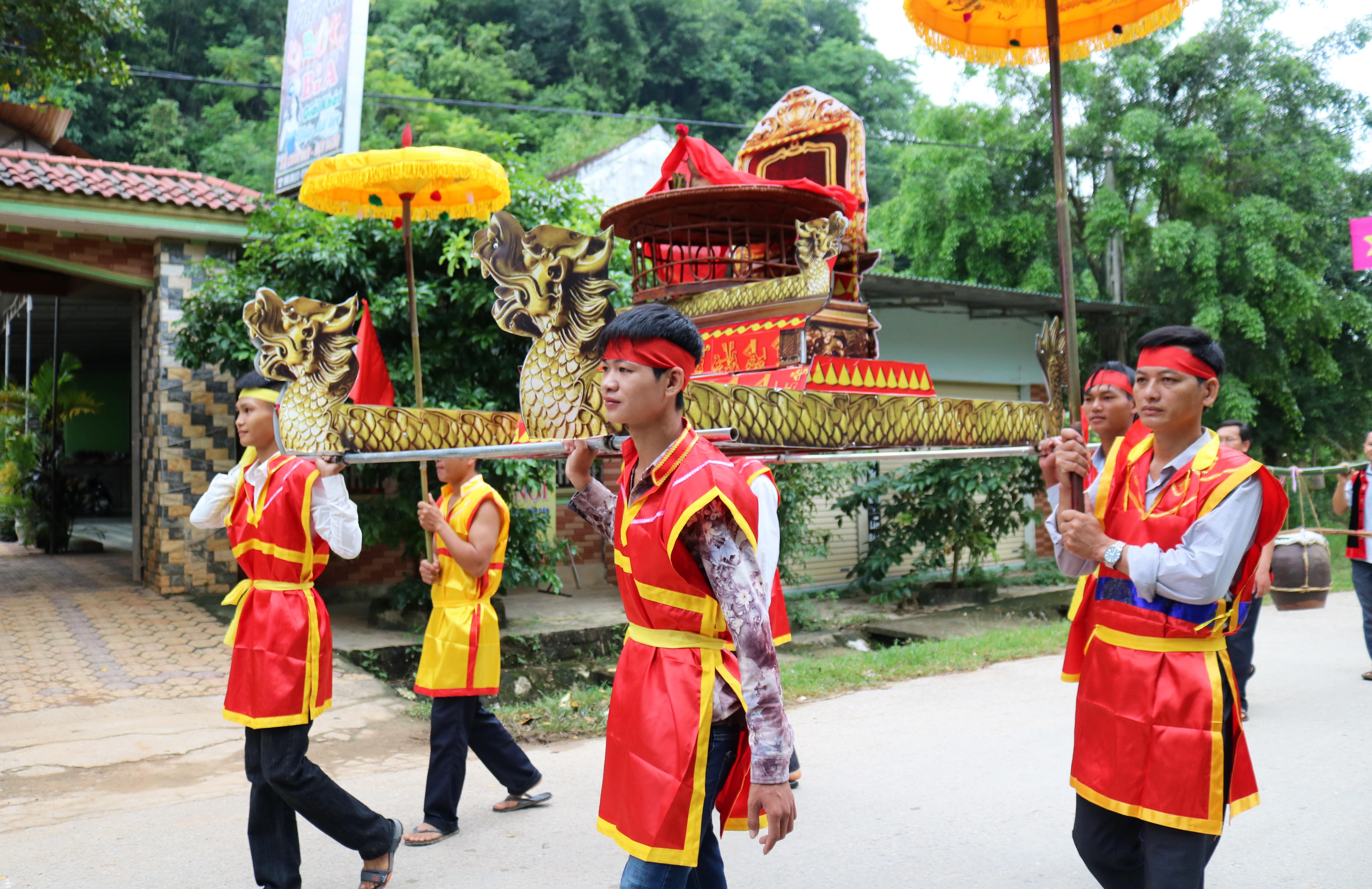 Được biết lễ cúng Bươn Xao  tại thành Lê Lợi đã được bà con các dân tộc Tiên Kỳ truyền giữ hàng trăm năm nay. Ảnh: Huy Thư