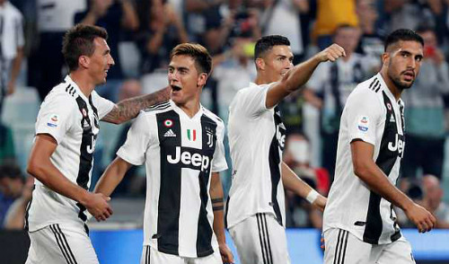Ronaldo (thứ ba từ trái sang) đã ghi ba bàn và bốn kiến tạo tại Serie A mùa này. Ảnh: Reuters.