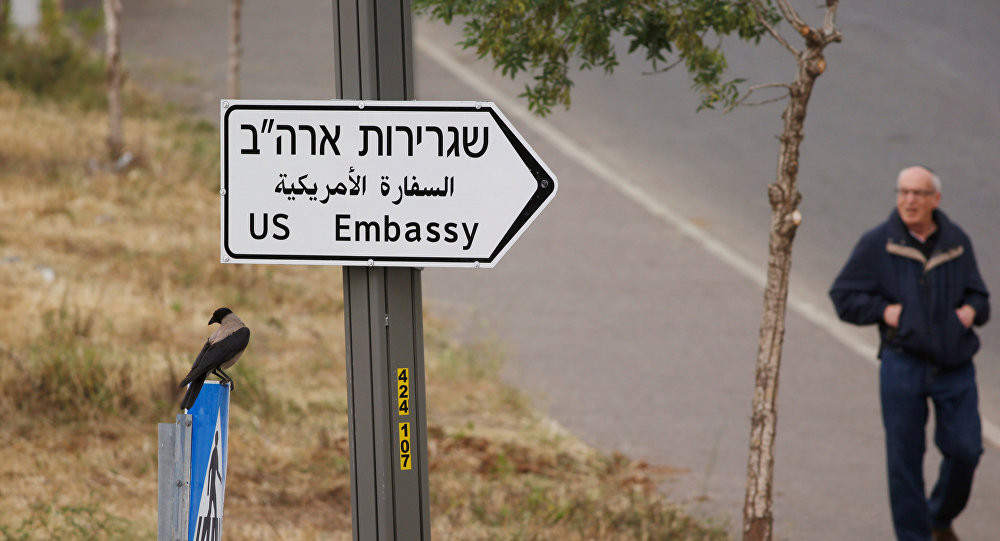 Biển chỉ dẫn tới Đại sứ quán Mỹ tại Jerusalem (Nguồn: Reuters)