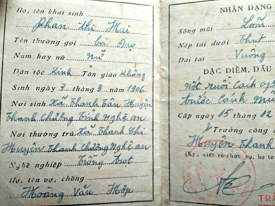 Tấm căn cước lập từ năm 1973 của bà Phan Thị Hai (Bà Đạo). Ảnh: Đình Hà