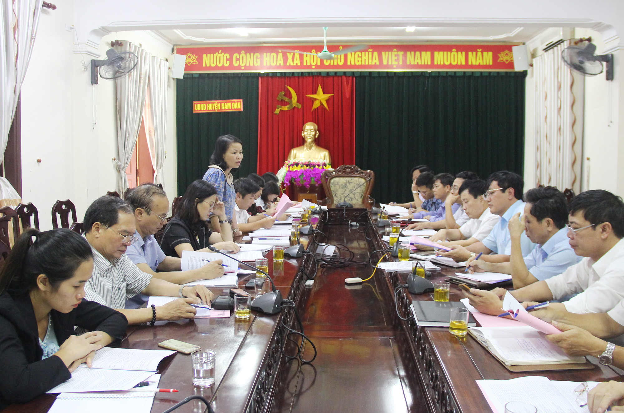 Phó trưởng ban Văn hóa - Xã hội HĐND tỉnh Nguyễn Thị Lan chủ trì cuộc làm việc. Ảnh: Minh Chi