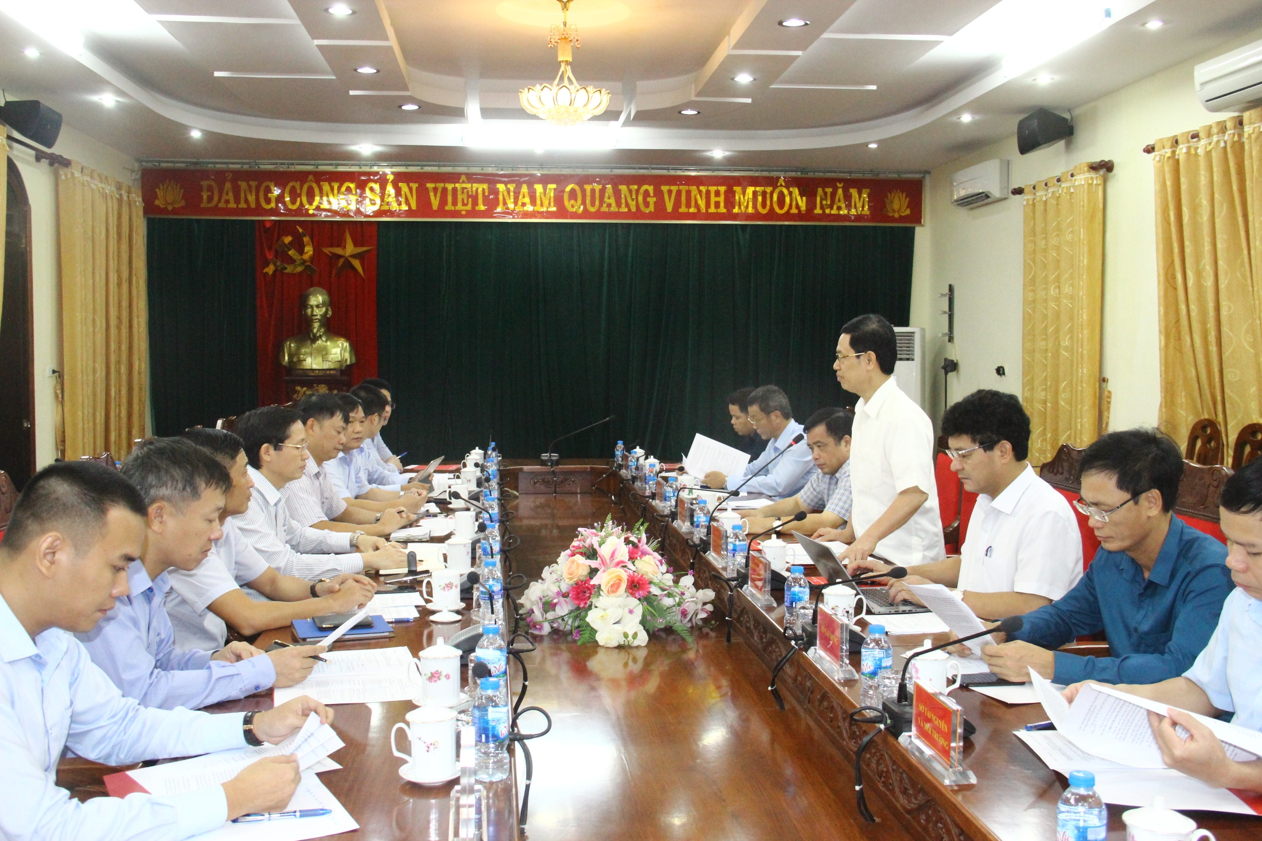 Toàn cảnh buổi làm việc. Ảnh: Hoàng Vĩnh