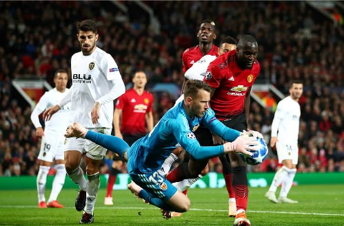 Man Utd không thể giành chiến thắng trước Valencia để lấy lại tinh thần sau những màn trình diễn thất vọng. Ảnh:AFP.